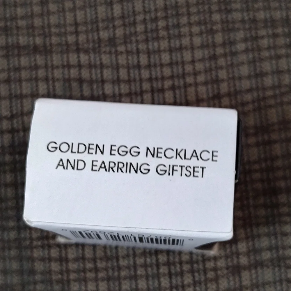 Avon Golden Egg Necklace and Earring Gift Set - Picture 7 of 7